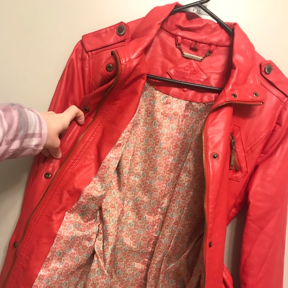 Red(ish) pleather jacket 🧥 - Picture 3 of 5